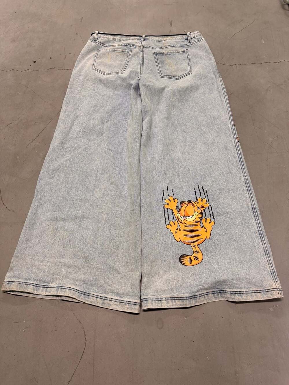 Hot topic Garfield Wide-Leg Light Wash Denim Jeans Size 16 - Picture 3 of 4